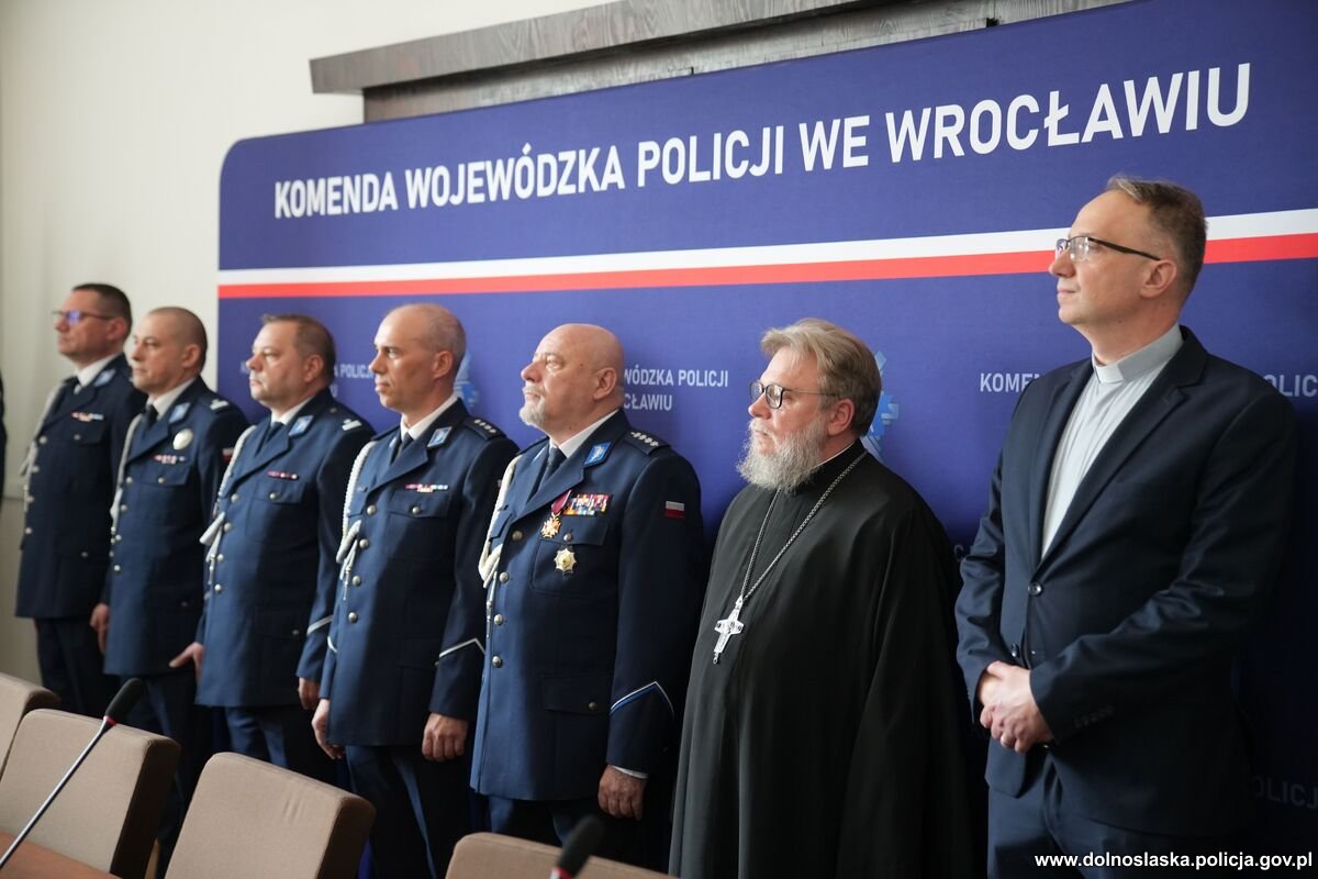 Nowi funkcjonariusze złożyli ślubowanie. Dolnośląska Policja zasiliła się o 97 osób